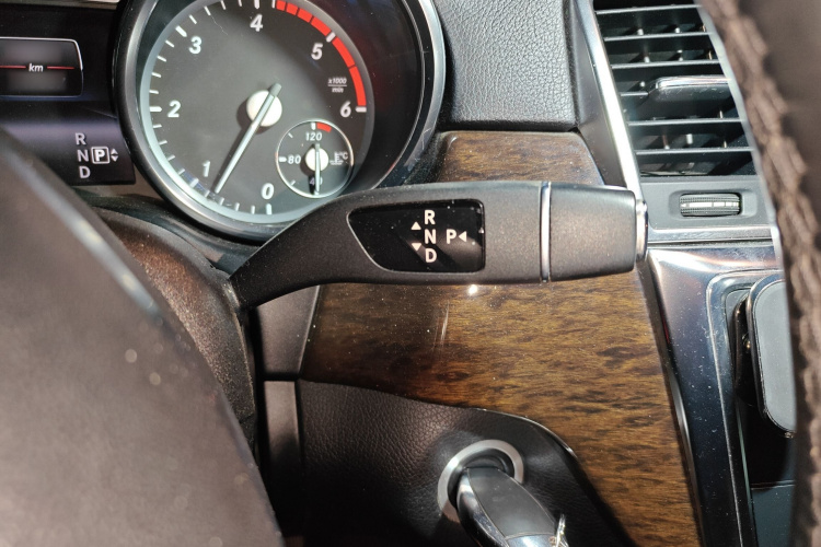 奔驰M级 2014款 ML 350 CDI 4MATIC局部细节18