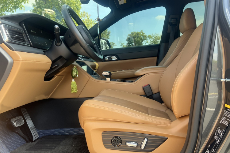 理想汽车 理想ONE 2020款 增程6座版中控内饰7002