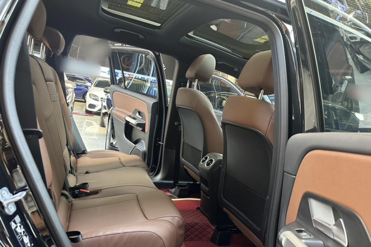 奔驰GLB 2024款 GLB 200 动感型中控内饰7006