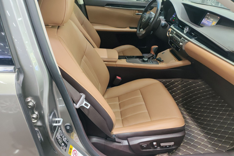 雷克萨斯ES 2015款 300h 舒适版局部细节41