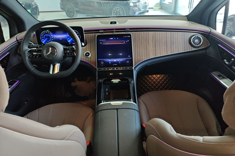 奔驰EQE SUV 2024款 350 4MATIC 先锋版中控内饰7002