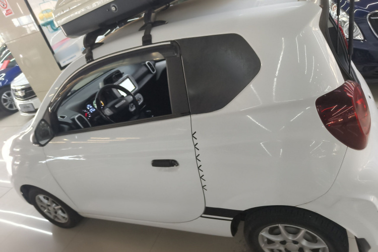 荣威 科莱威CLEVER 2022款 311km元气啵啵版车身外观4