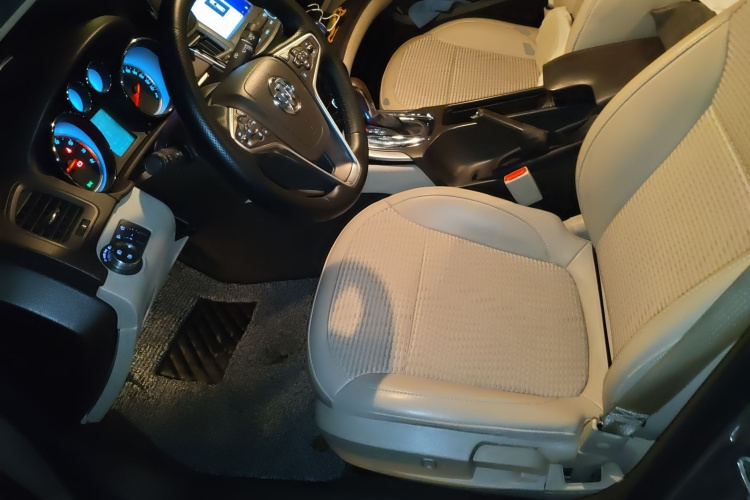 别克 君威 2015款 2.0L 领先时尚型局部细节19