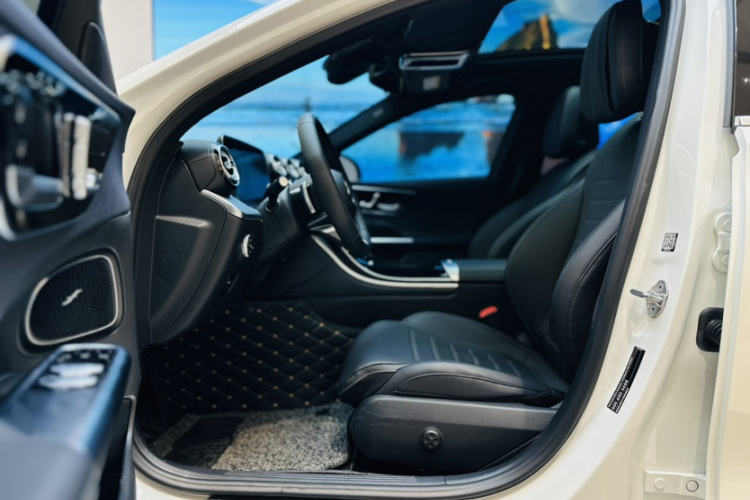 奔驰C级 2023款 改款 C 260 L 运动版中控内饰7004