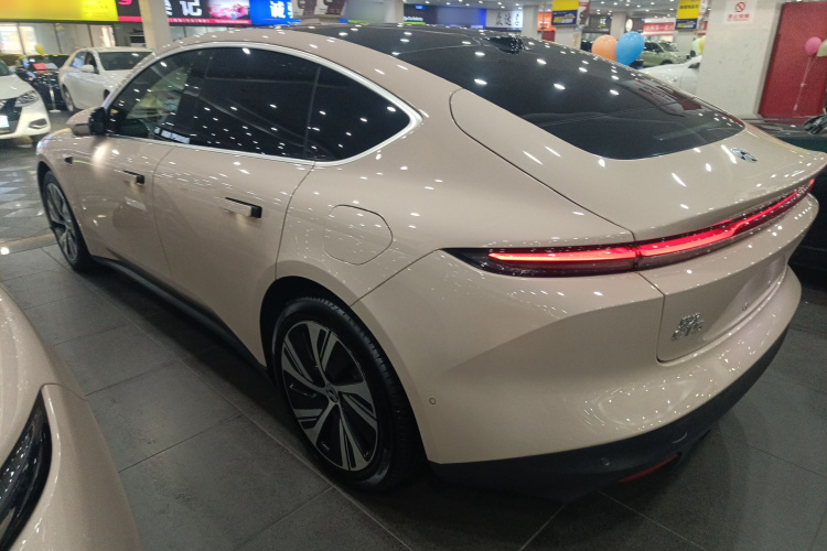 蔚来ET5 2022款 75kWh车身外观4