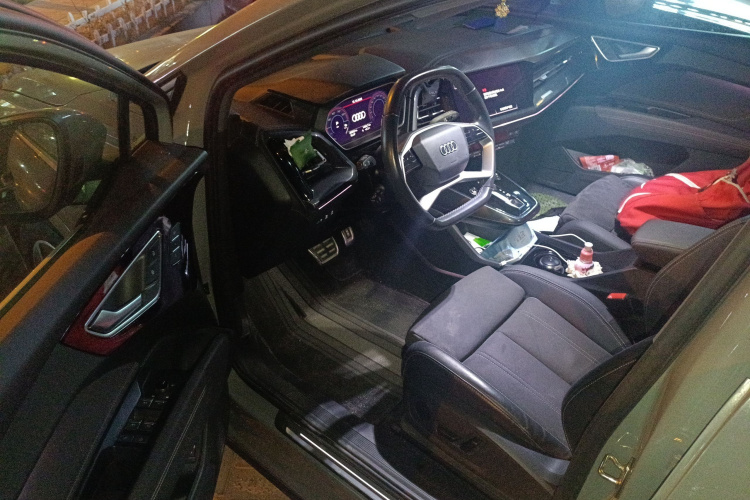 奥迪Q4 e-tron 2022款 50 e-tron quattro 创境版中控内饰20