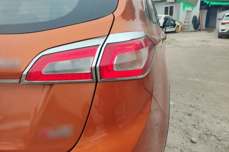 北汽威旺S50 2016款 1.5T CVT乐动尊享型车身外观9