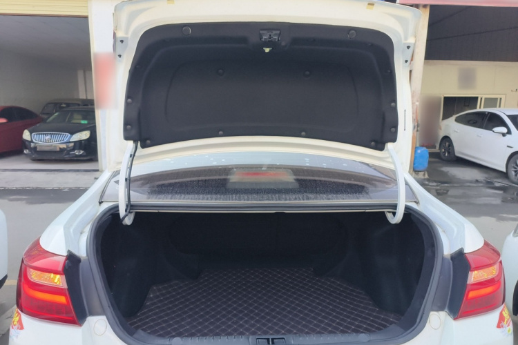 吉利汽车 远景 2019款 升级版 1.5L 手动豪华型 国VI机舱底盘23