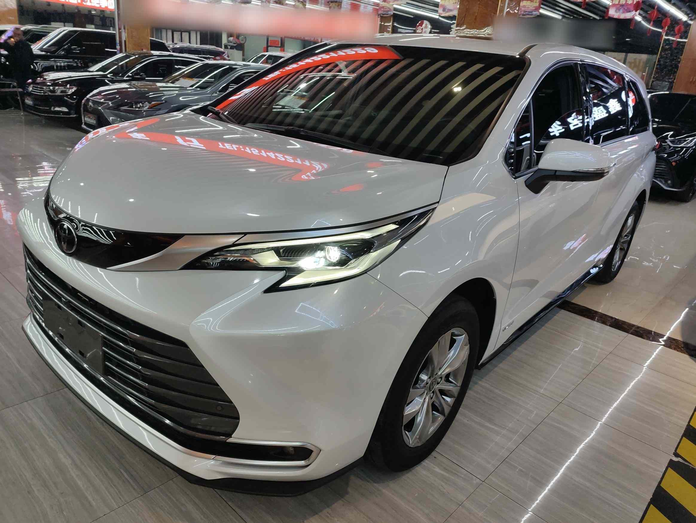 丰田 赛那SIENNA 2024款 2.5L混动 四驱尊贵版(2)