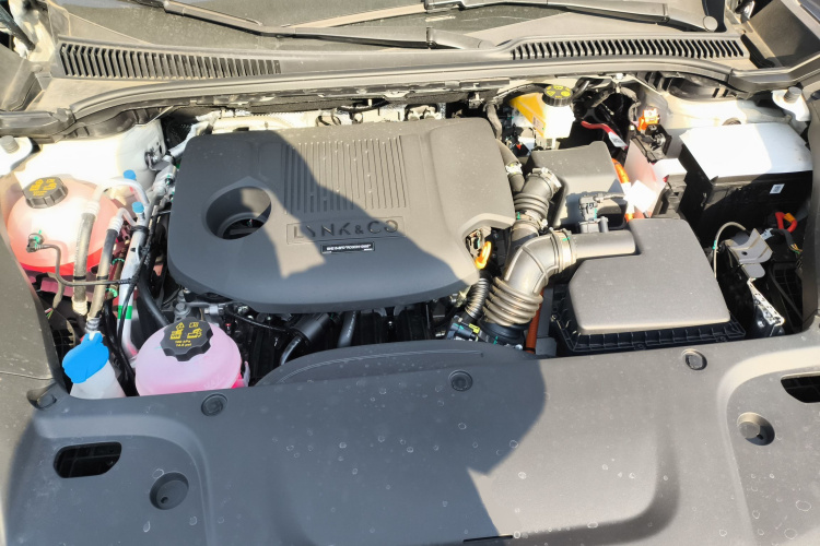 领克06 EM-P 2025款 EM-P 126长续航Halo机舱底盘24