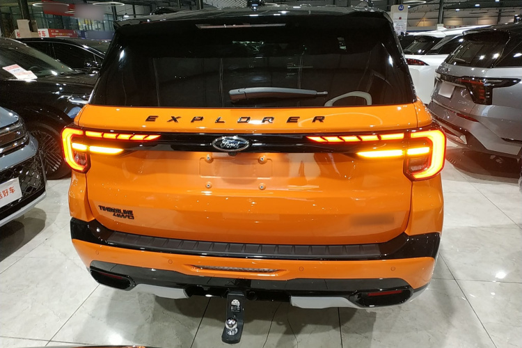 福特 探险者 2024款 2.3T EcoBoost 昆仑巅峰版 7座车身外观6