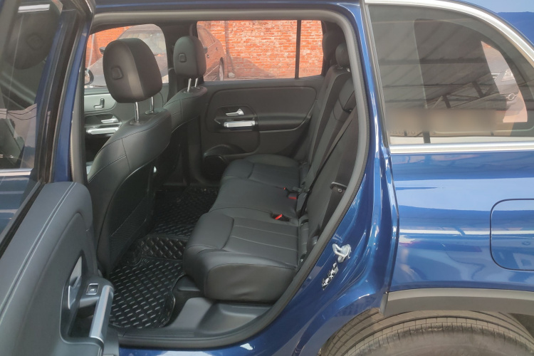 奔驰GLB 2023款 改款 GLB 200 动感型中控内饰21