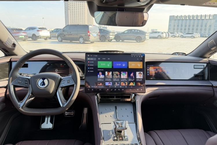 腾势Z9GT 2024款 1100四驱Pro版中控内饰7003