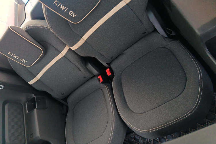 宝骏KiWi EV 2021款 设计师 三元锂中控内饰21
