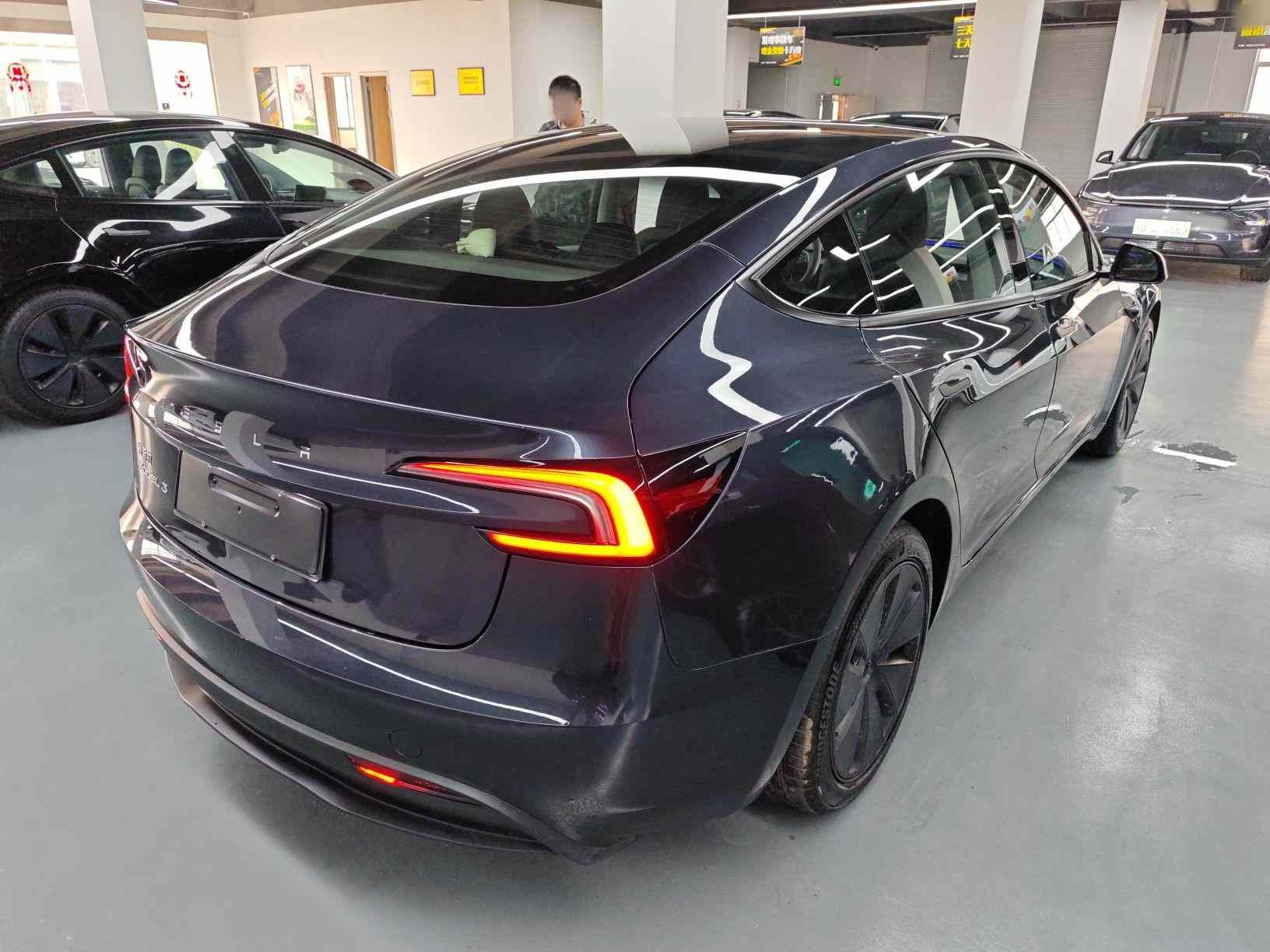 特斯拉 Model 3 2025款 后轮驱动版(4)