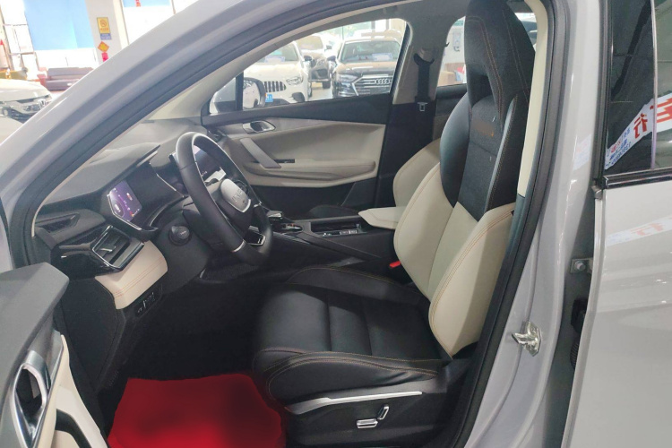 领克06 EM-P 2022款 PHEV 84KM续航版 Pro中控内饰19