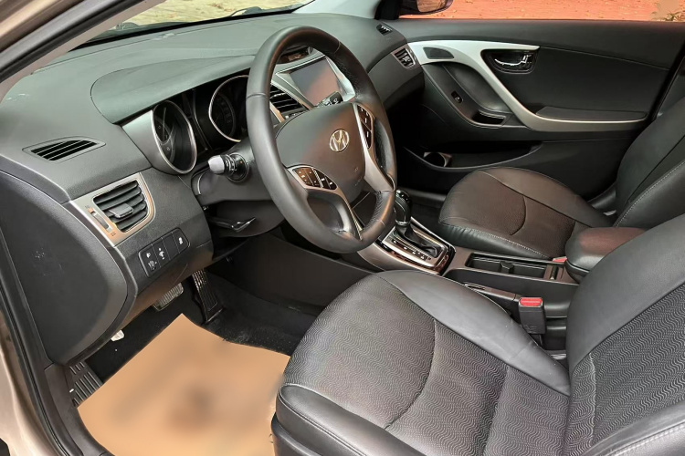 现代 朗动 2013款 1.6L 自动尊贵型车身外观6005