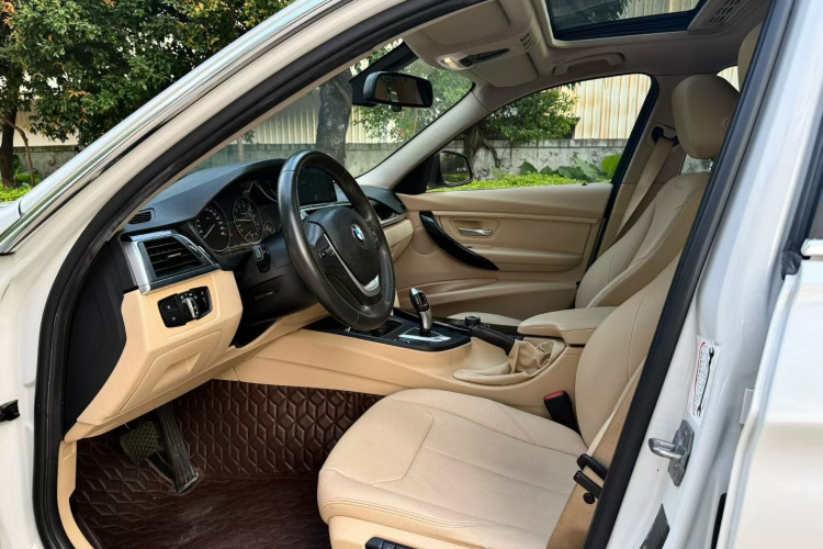 宝马3系 2016款 316Li 时尚型中控内饰7001