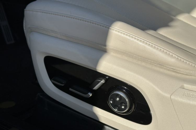 鸿蒙智行 智界R7 2024款 纯电 667km Max局部细节9004