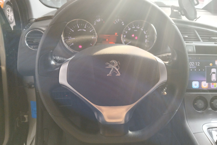 标致3008 2016款 2.0L 自动标准版中控内饰13