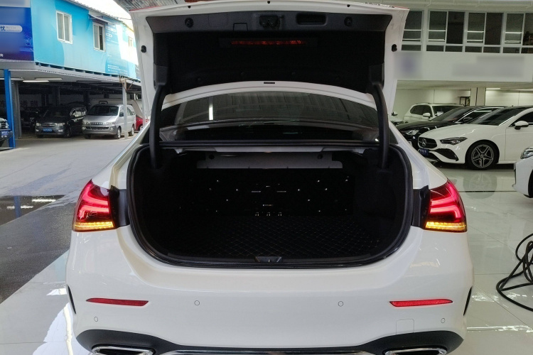 奔驰A级 2021款 A 200 L 运动轿车时尚型局部细节23