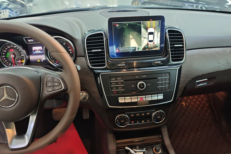 奔驰GLE 2017款 GLE 320 4MATIC 动感型中控内饰12