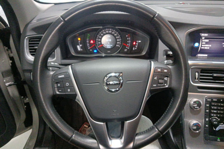沃尔沃S60 2019款 S60L T3 智进版中控内饰13