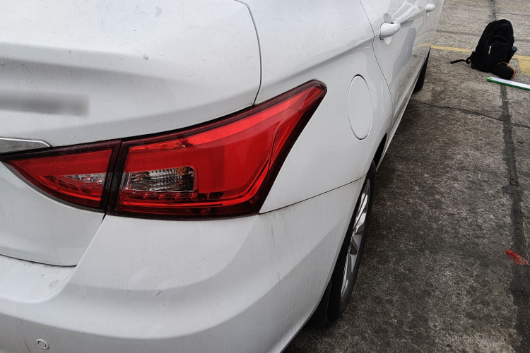 奇瑞 艾瑞泽5 2019款 1.5L 手动青春版 国V车身外观6006