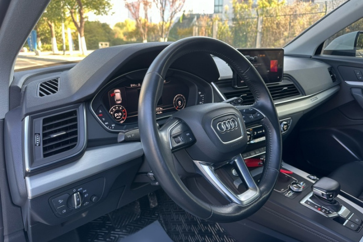 奥迪Q5L 2020款 40 TFSI 荣享时尚型中控内饰7002