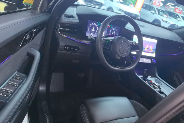 领克09 EM-P 2021款 2.0T PHEV Halo 六座中控内饰20