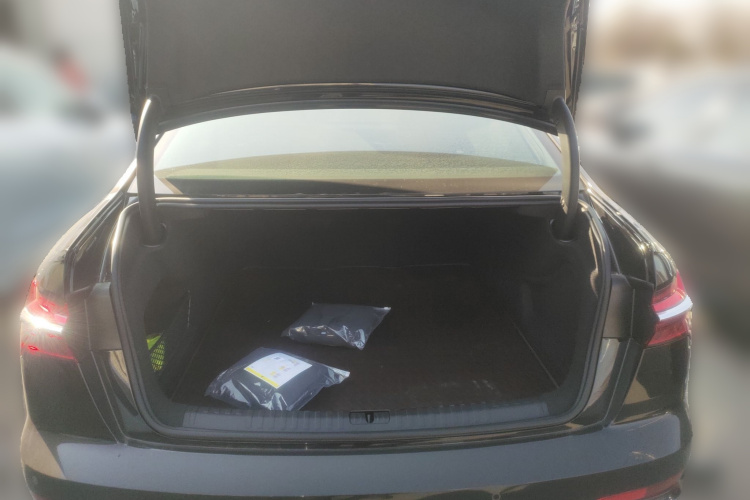 奥迪A6L 2025款 45 TFSI quattro 尊享动感型中控内饰23