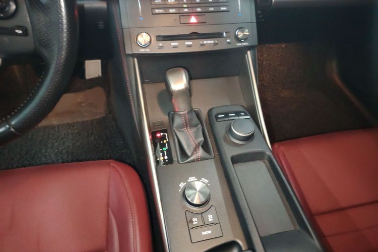 雷克萨斯IS 2015款 200t F SPORT局部细节18