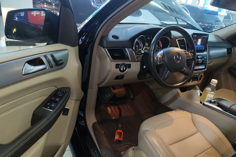 奔驰M级 2015款 ML 320 4MATIC中控内饰7002