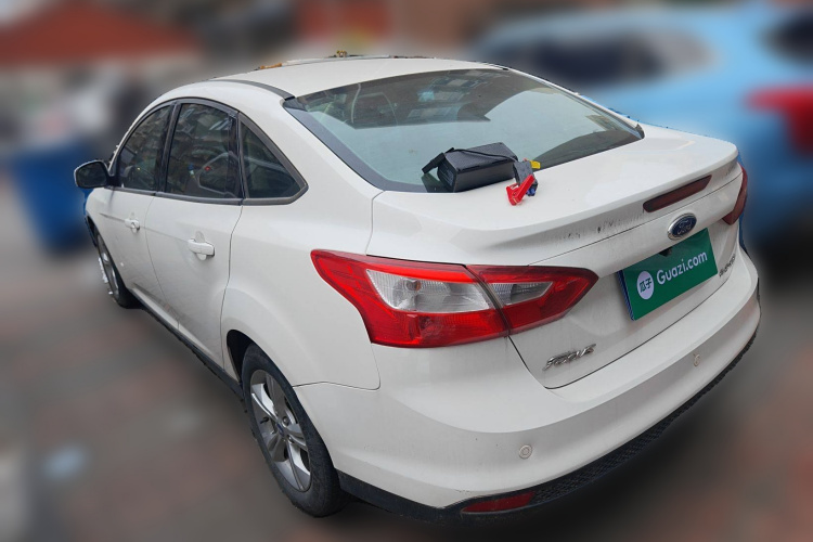 福特 福克斯 2012款 三厢 1.6L 手动风尚型车身外观6003