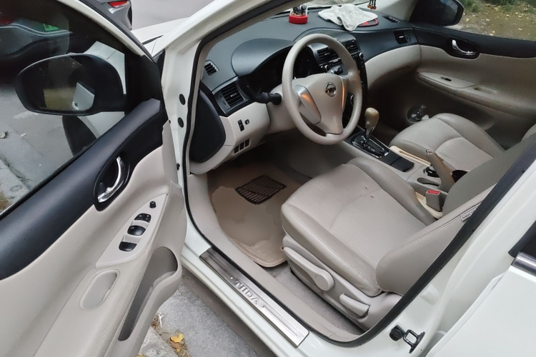 日产 骐达TIIDA 2011款 1.6L CVT智能型中控内饰7003