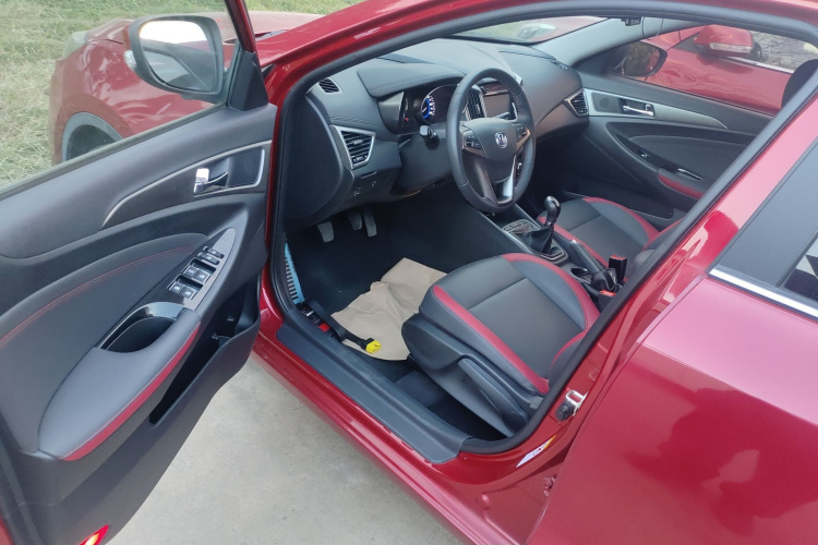 长安 逸动 2016款 XT 1.6L 手动俊酷型中控内饰7003