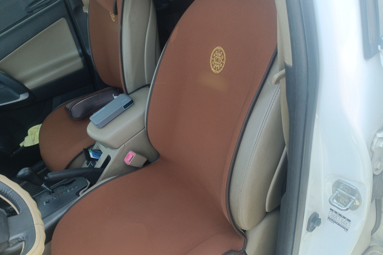 丰田 RAV4荣放 2011款 2.0L 自动豪华版局部细节19