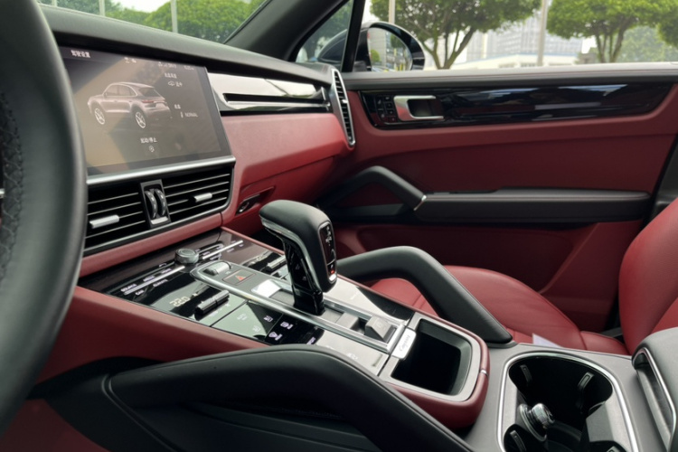 保时捷 2019款 Cayenne 3.0T中控内饰7005