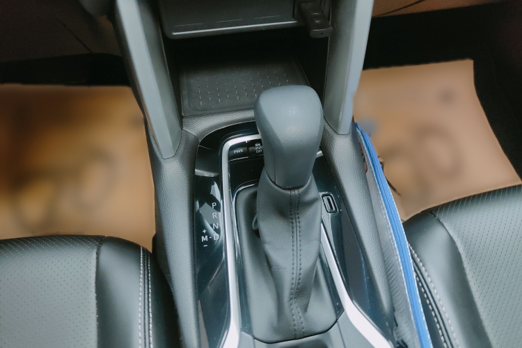 丰田 卡罗拉锐放 2022款 2.0L 豪华版车身外观6010