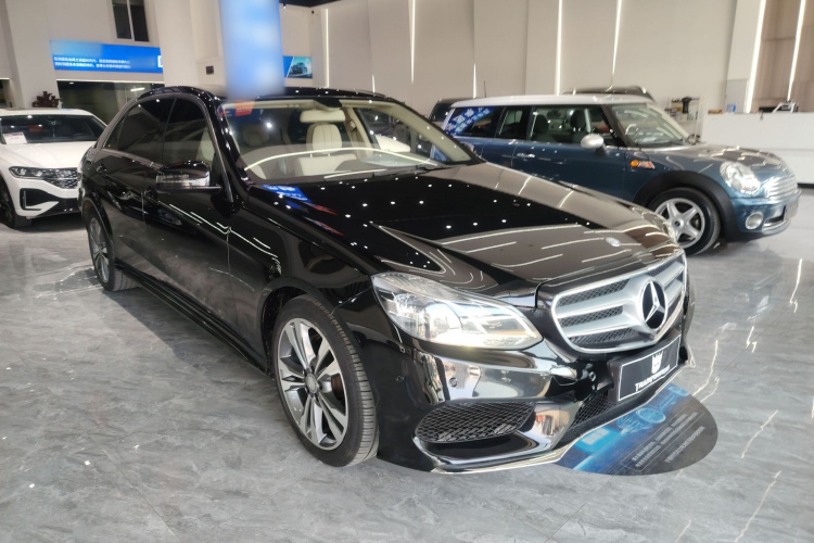 奔驰E级 2015款 改款 E 260 L 运动型车身外观3