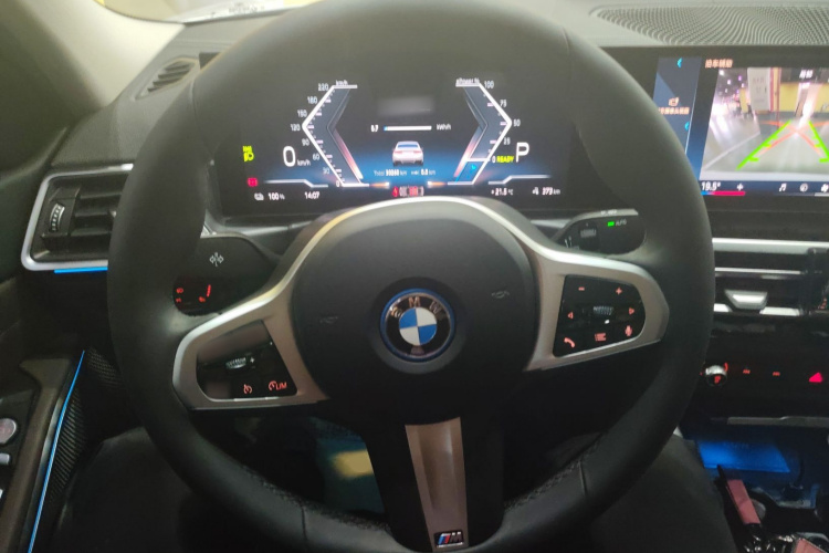 宝马i3 2024款 eDrive 40 L 曜夜套装中控内饰13