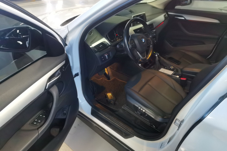 宝马X1 2019款 sDrive20Li 领先型中控内饰20