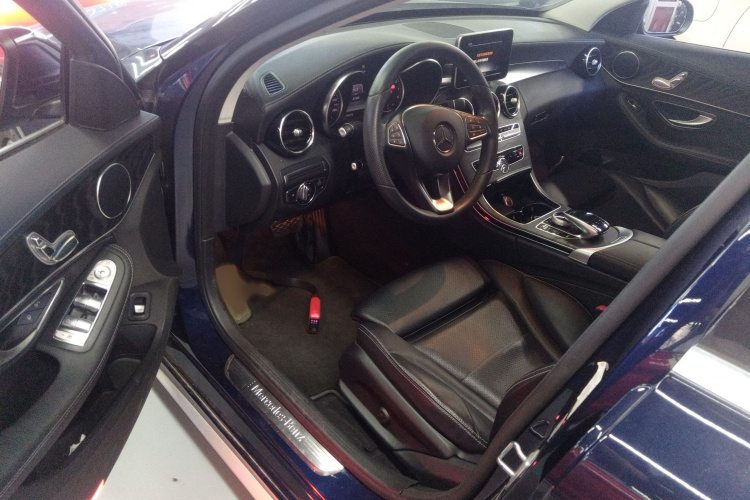 奔驰C级 2017款 C 180 L 运动版中控内饰7003