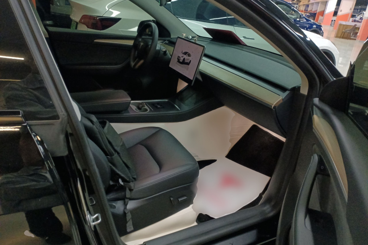 特斯拉 Model Y 2022款 Performance高性能全轮驱动版局部细节41