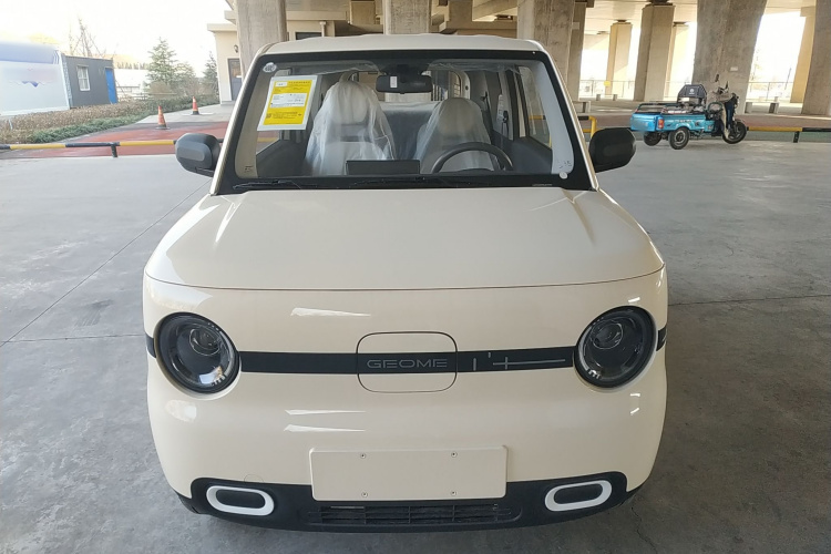 吉利银河 熊猫 2025款 210km 元气熊车身外观2