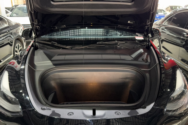 特斯拉 Model Y 2021款 标准续航后驱版局部细节24