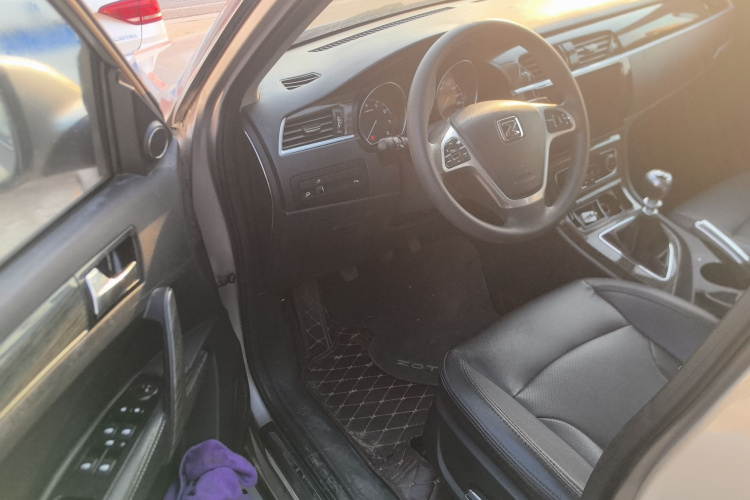 众泰T600 2015款 1.5T 手动尊贵型中控内饰7003