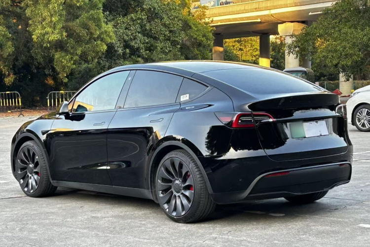 特斯拉 Model Y 2023款 高性能全轮驱动版车身外观6006