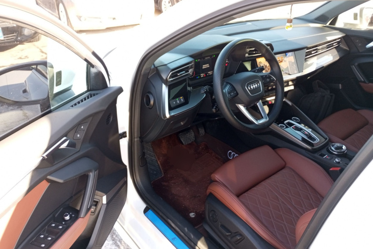 奥迪A3 2025款 A3L Limousine 35TFSI 飞驰尊享型中控内饰20