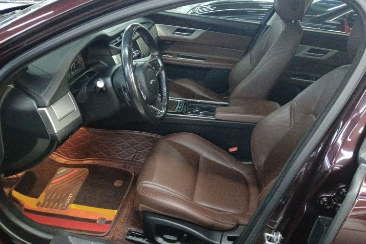 捷豹XFL 2018款 XFL 2.0T 250PS 豪华版局部细节19